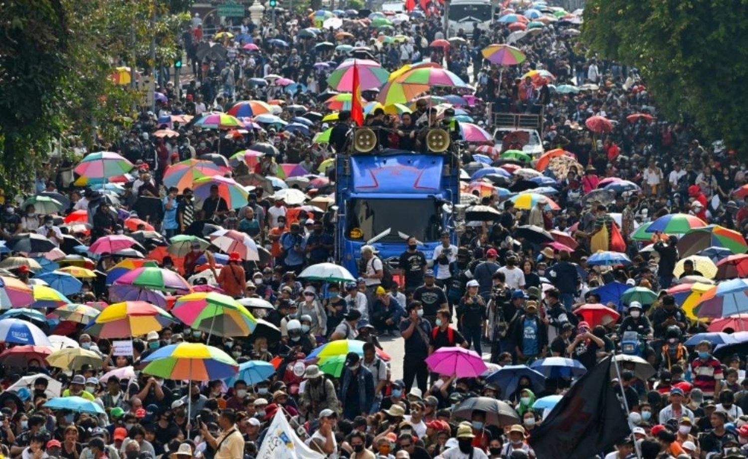 Manifestantes vuelven a las calles de Bangkok para protestar contra el gobierno