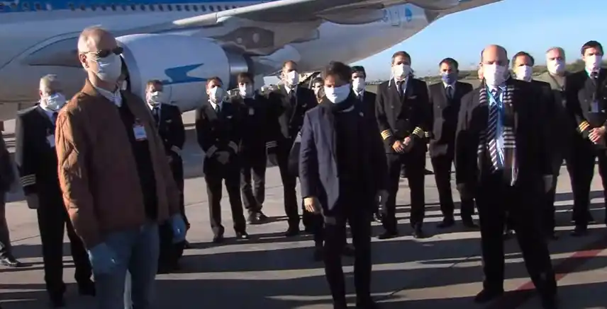 Kicillof: "Está prohibido que quienes no sean trabajadores de la salud, usen barbijos de uso médico"