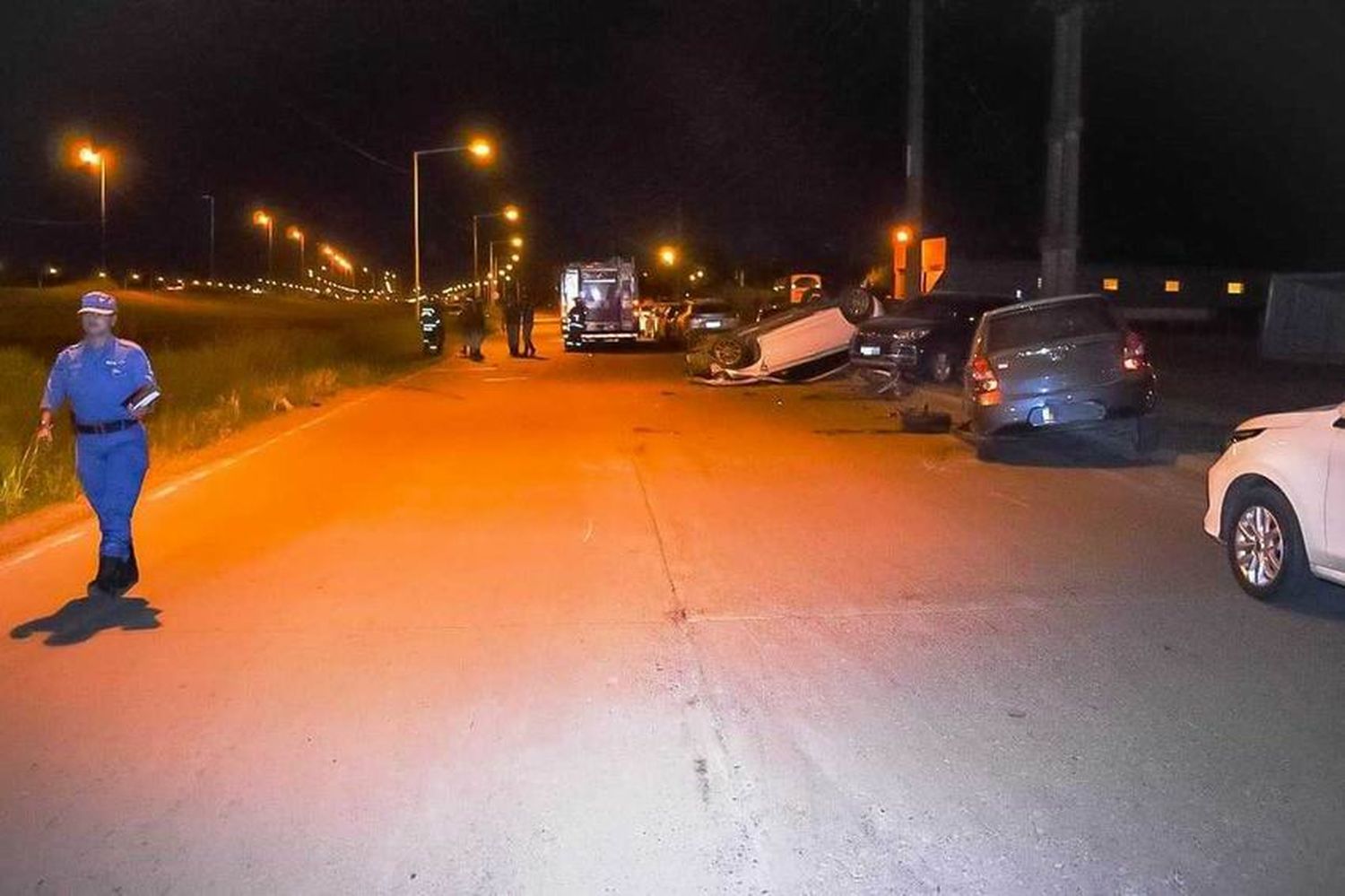 Choque y vuelco en avenida Gendarmería 
Nacional, cinco autos involucrados