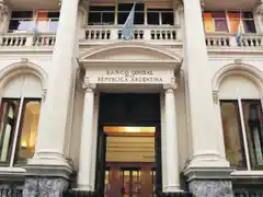 El Gobierno reinstaló el cepo cambiario por un plazo de 90 días