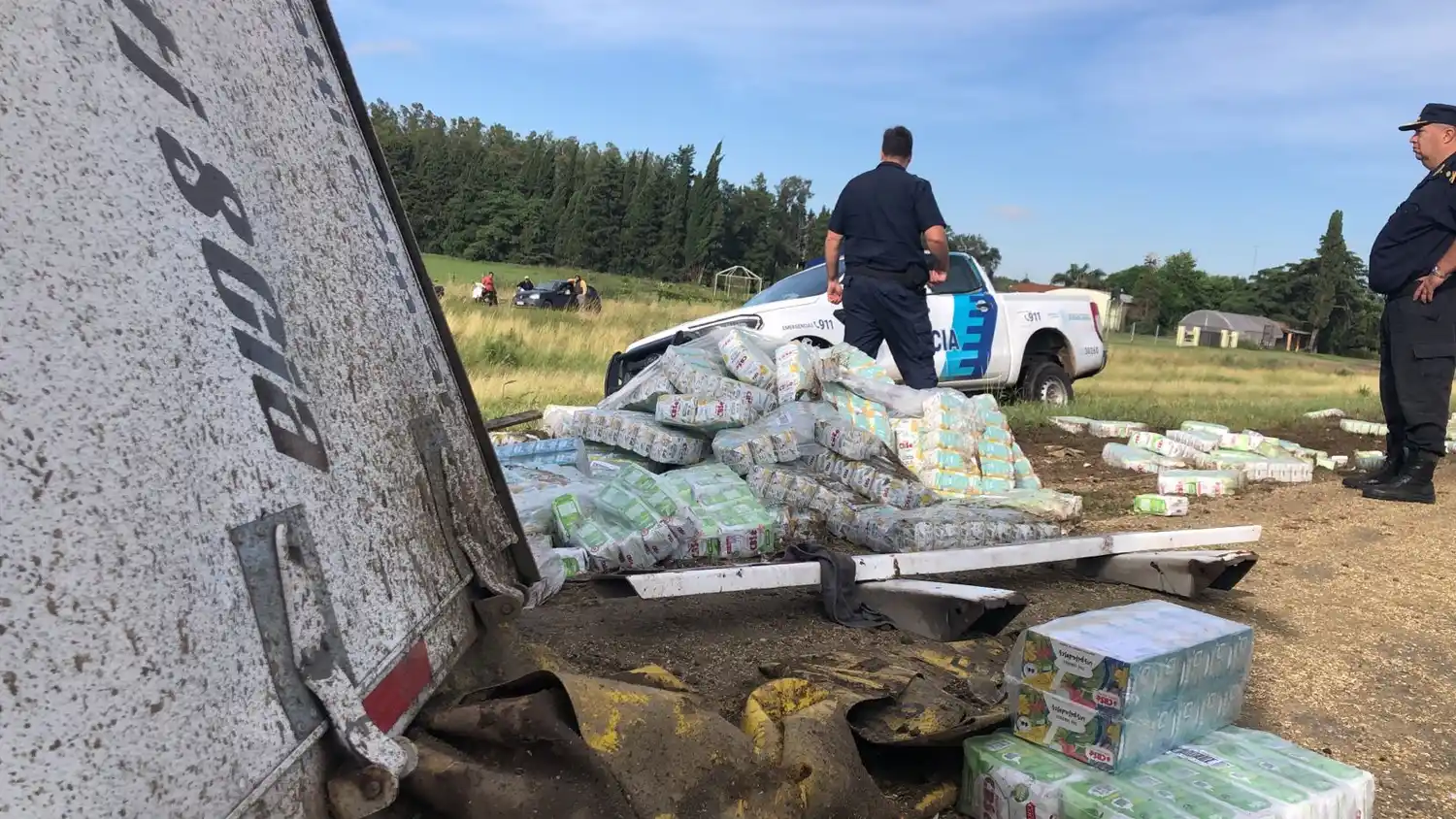 Camión yerba vuelco