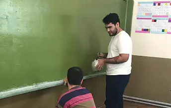 Estudiantes pintaron los pizarrones del Instituto 163