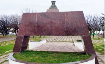 Limpiaron un monumento