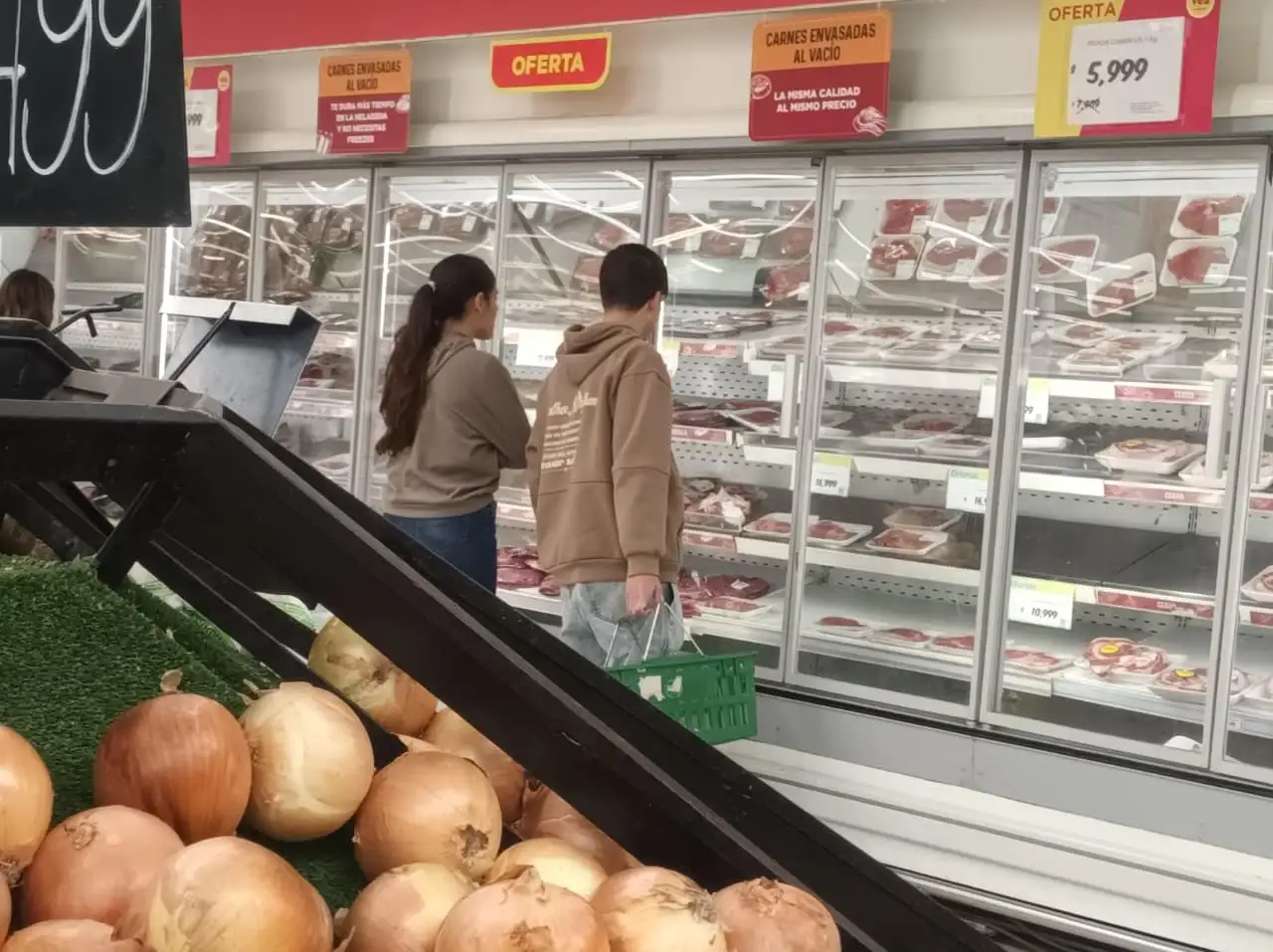 Se derrumbaron las ventas en supermercados, mayoristas y centros comerciales
