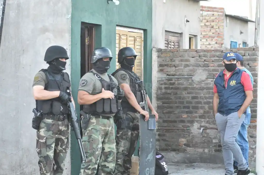 Coronel Dorrego: secuestraron importante cantidad de droga y armas en un allanamiento  