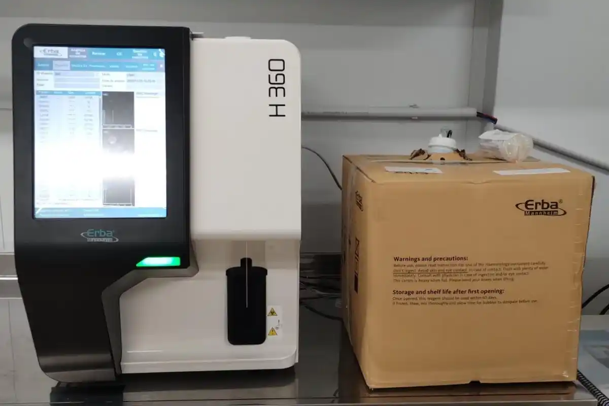 Desde el Ministerio de Salud entregaron equipamiento de laboratorio en diferentes hospitales de la Provincia