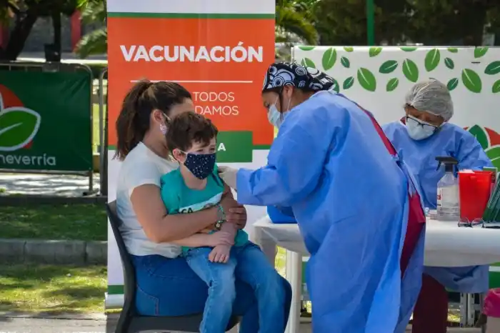 Campaña antigripal 2022: El lunes comienzan a vacunar a embarazadas, niños y niñas