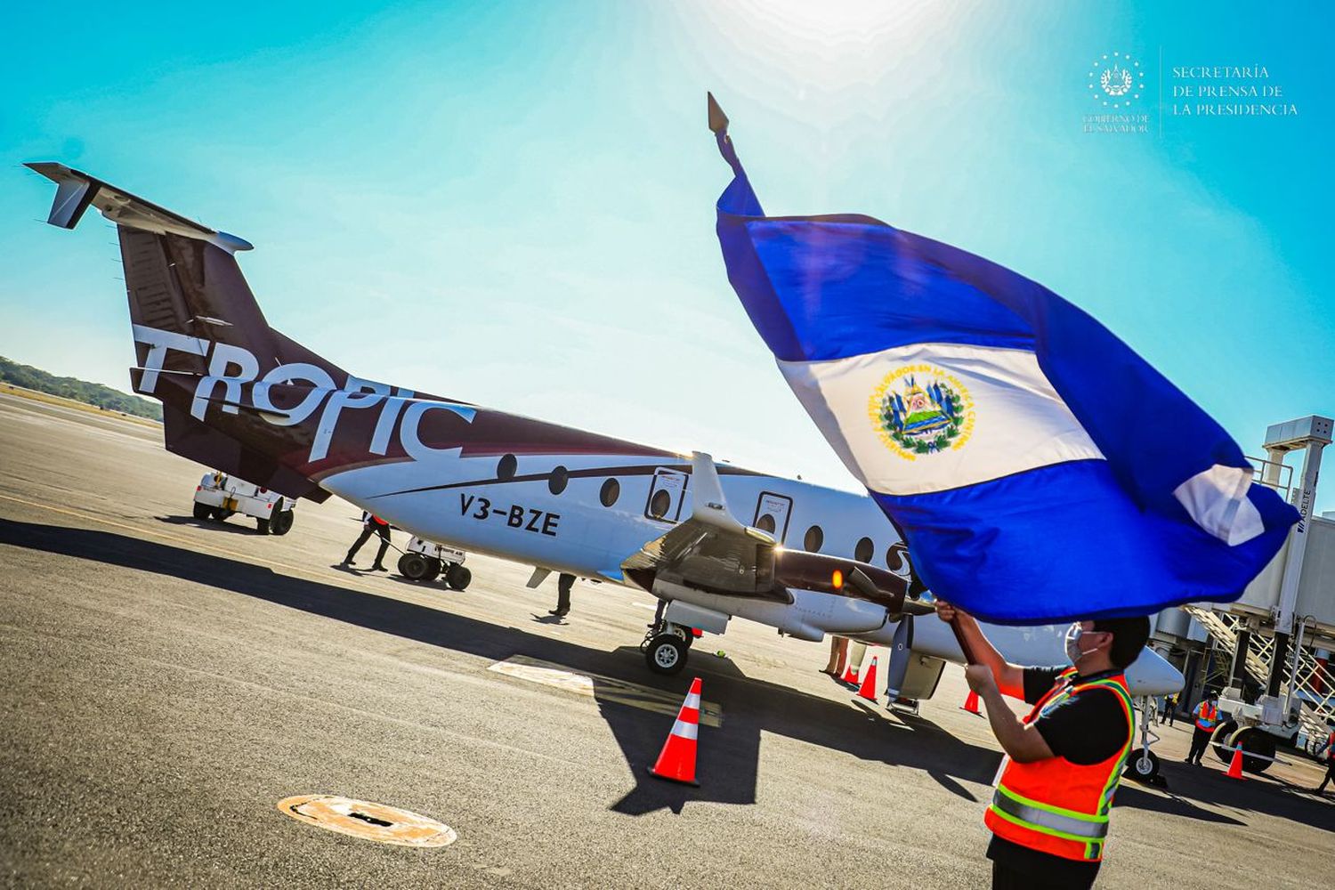 Tropic Air inauguró sus vuelos a El Salvador