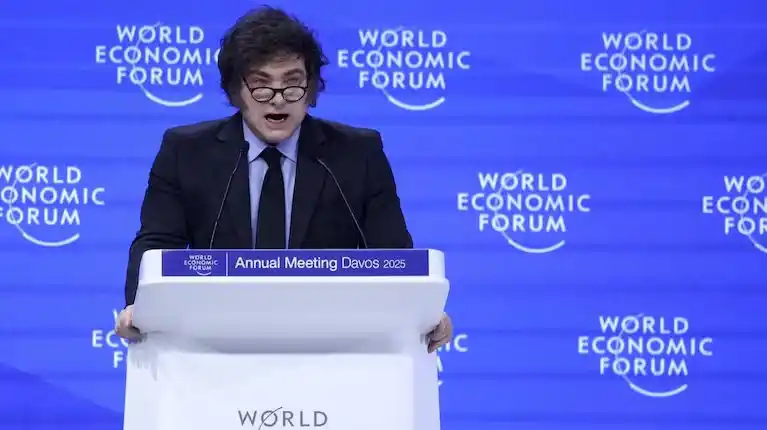 El Presidente brindó su discurso frente a líderes mundiales, luego de asistir a la asunción de Trump y reunirse con la titular del FMI.