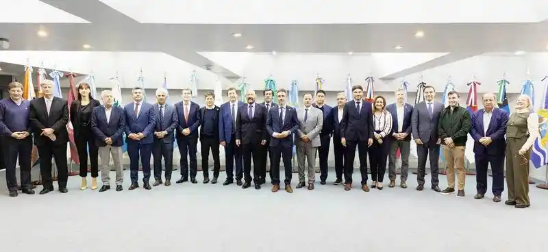 El peronismo cerró filas y consiguió la 
continuidad del secretario general del CFI