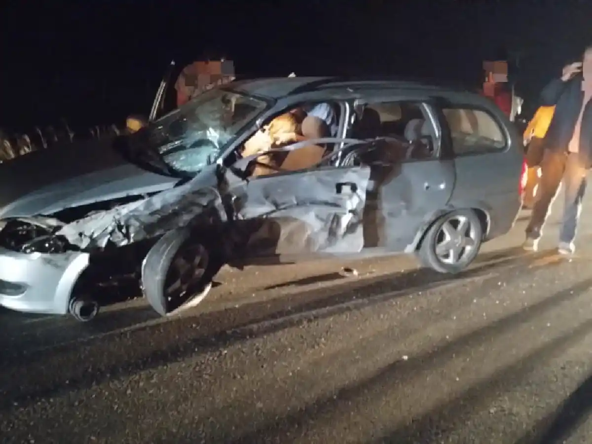 Accidente entre un auto y un camión en Balnearia