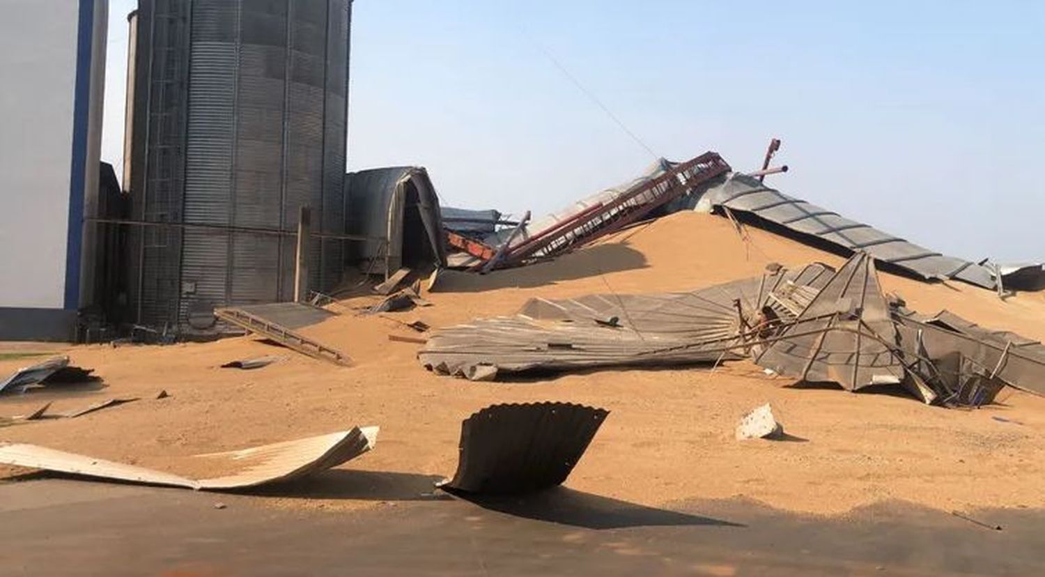 Video: colapsó un enorme silo repleto de granos en Paraguay