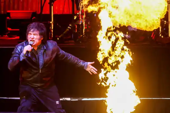 Milei cayó en una fake news sobre AC/DC y celebró una invitación que nunca existió