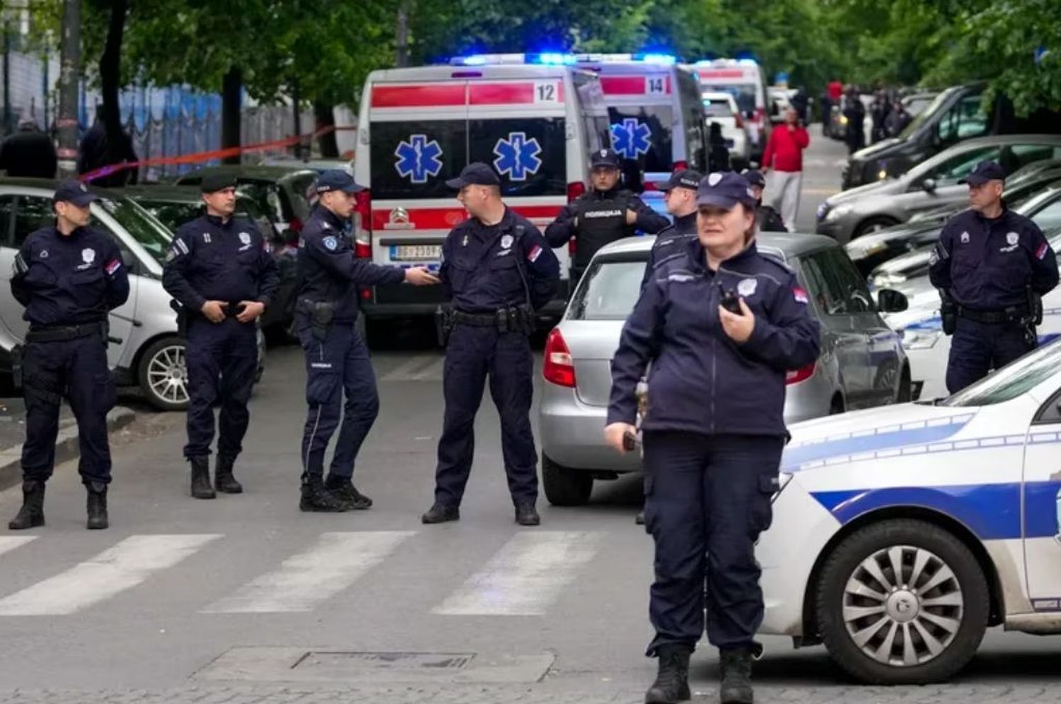 Serbia: un alumno de 14 años mató a nueve personas en una escuela de Belgrado