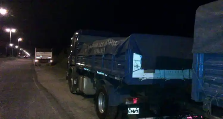 Areneros: 21 camiones pasaron por la balanza y hubo dos con sobrecarga