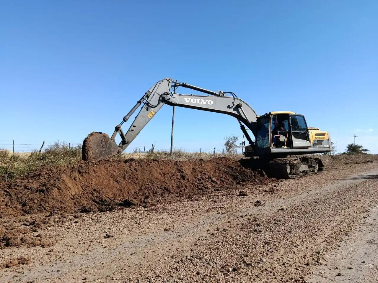 Se avanza en el mejoramiento de caminos en Talitas.