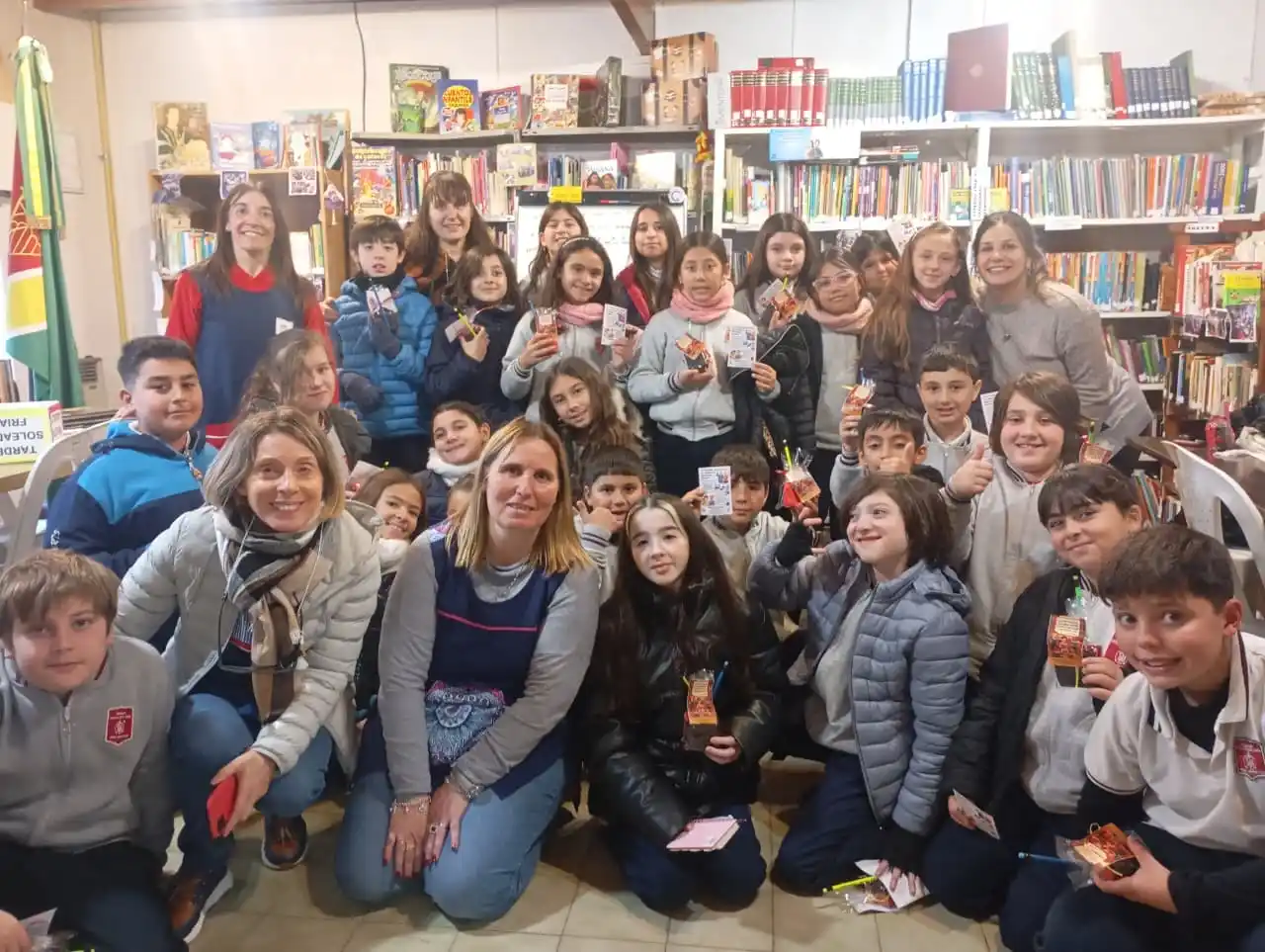 Alumnos de 5.º del Hogar San José visitaron la Biblioteca Meister