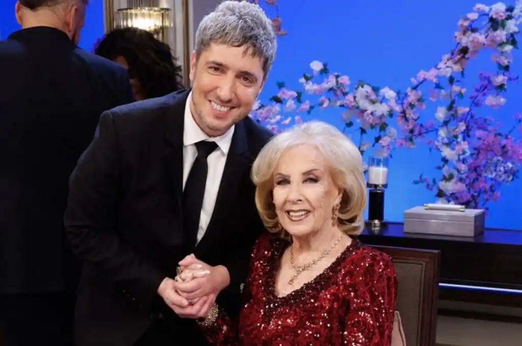 Mirtha Legran junto a Jey Mammón