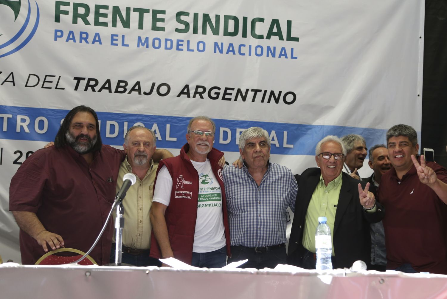 La CGT ratificó el paro del martes y Hugo Moyano adhirió con una muestra de fuerza