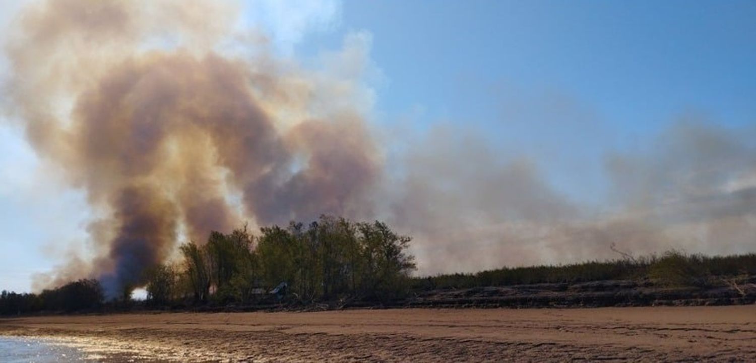 Detuvieron a un hombre que provocó incendios en las islas de Entre Ríos