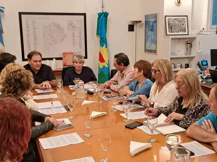 Como parte de las medidas complementarias, las autoridades impulsarán instancias de trabajo con docentes, estudiantes y familias.