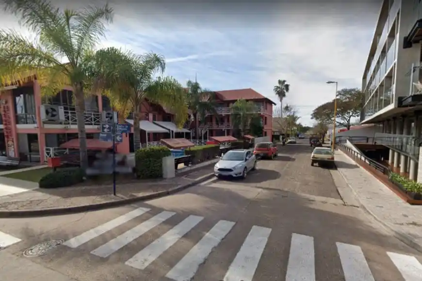 Una mujer cayó por la rampa de un hotel y terminó falleciendo camino al hospital