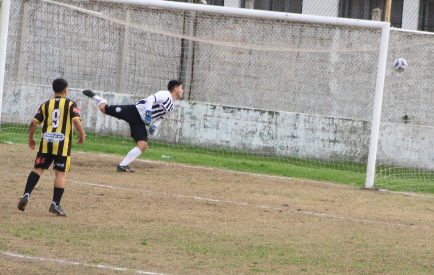 Sociedad Sportiva, tras una primera rueda espectacular en el presente Oficial, el arranque de la segunda ha sido negativo donde sumó tres derrotas en cuatro partidos disputados. El clásico ante Gualeguay Central es clave para el "millo" pese a que el rojinegro está entre los colistas del certamen, este es un partido aparte y se jugará con el cuchillo entre los dientes.