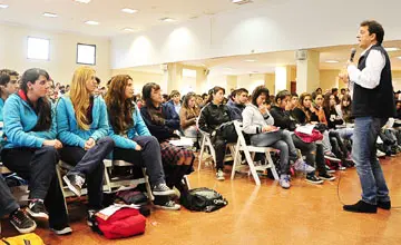 Elecciones 2013: Massa debatió con alumnos de Tigre la importancia del Voto Joven 