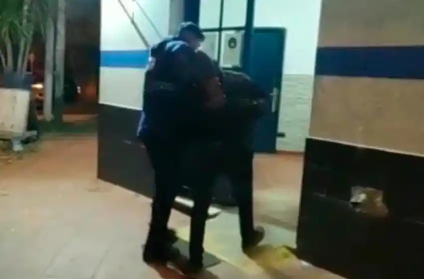 Robo y fuga: uno se escapó a pie, otro en moto y el último con la bicicleta de la víctima