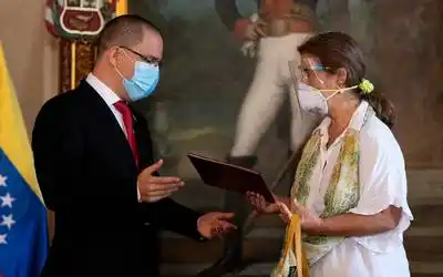 EN SILENCIO: embajadora de la UE abandonó Venezuela tres días después del plazo que le dio Maduro