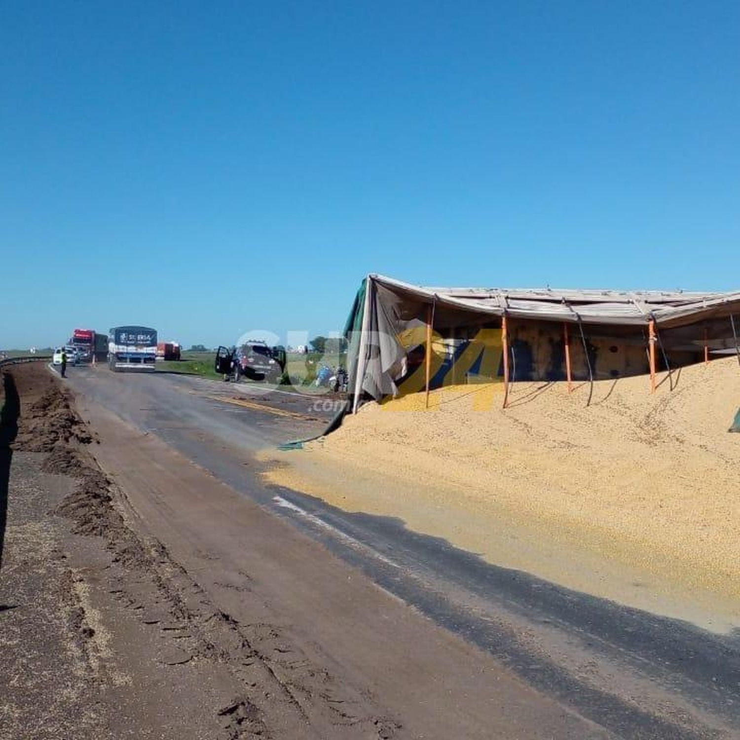 Volcó un camión sobre la Ruta 33 a la altura de Chovet
