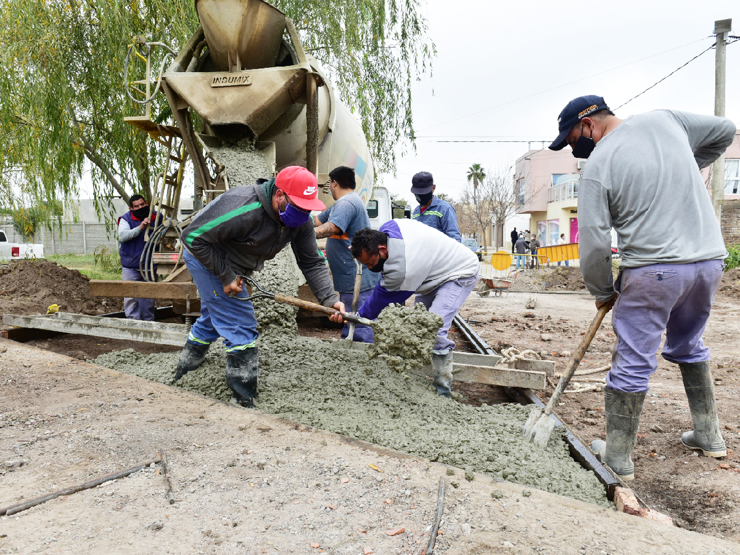 Antes de fin de año terminarán de pavimentar los cruces de vías