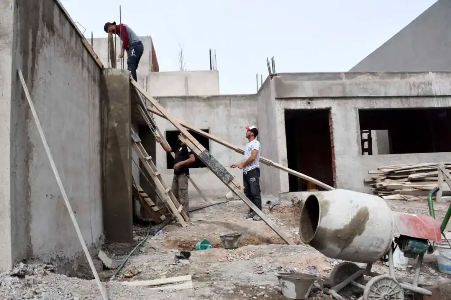 Un delincuente robó herramientas de una obra en construcción y fue detenido