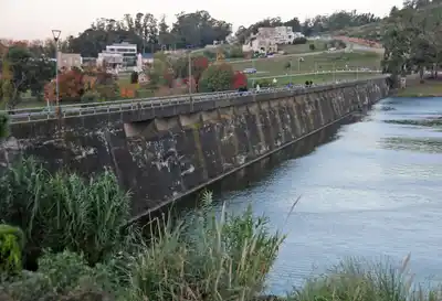 Murallón del Lago del Fuerte.
