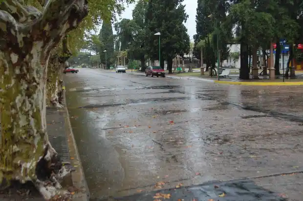 Sábado frío, nublado y con lluvias