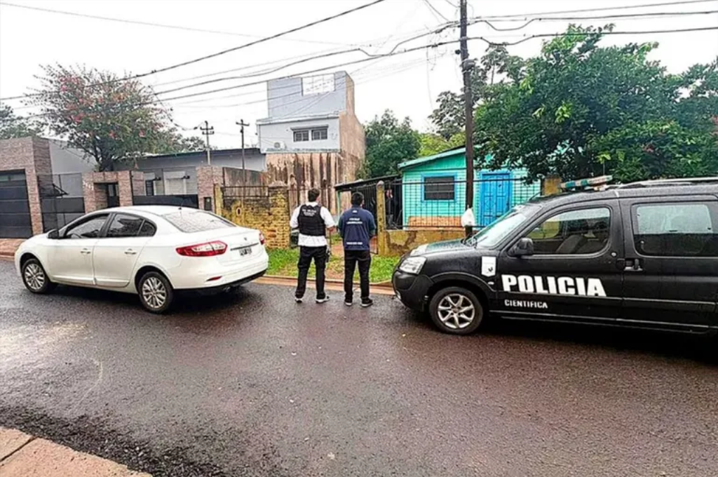 Las autoridades fuera del lugar de los hechos. (Foto: Gentilezas)