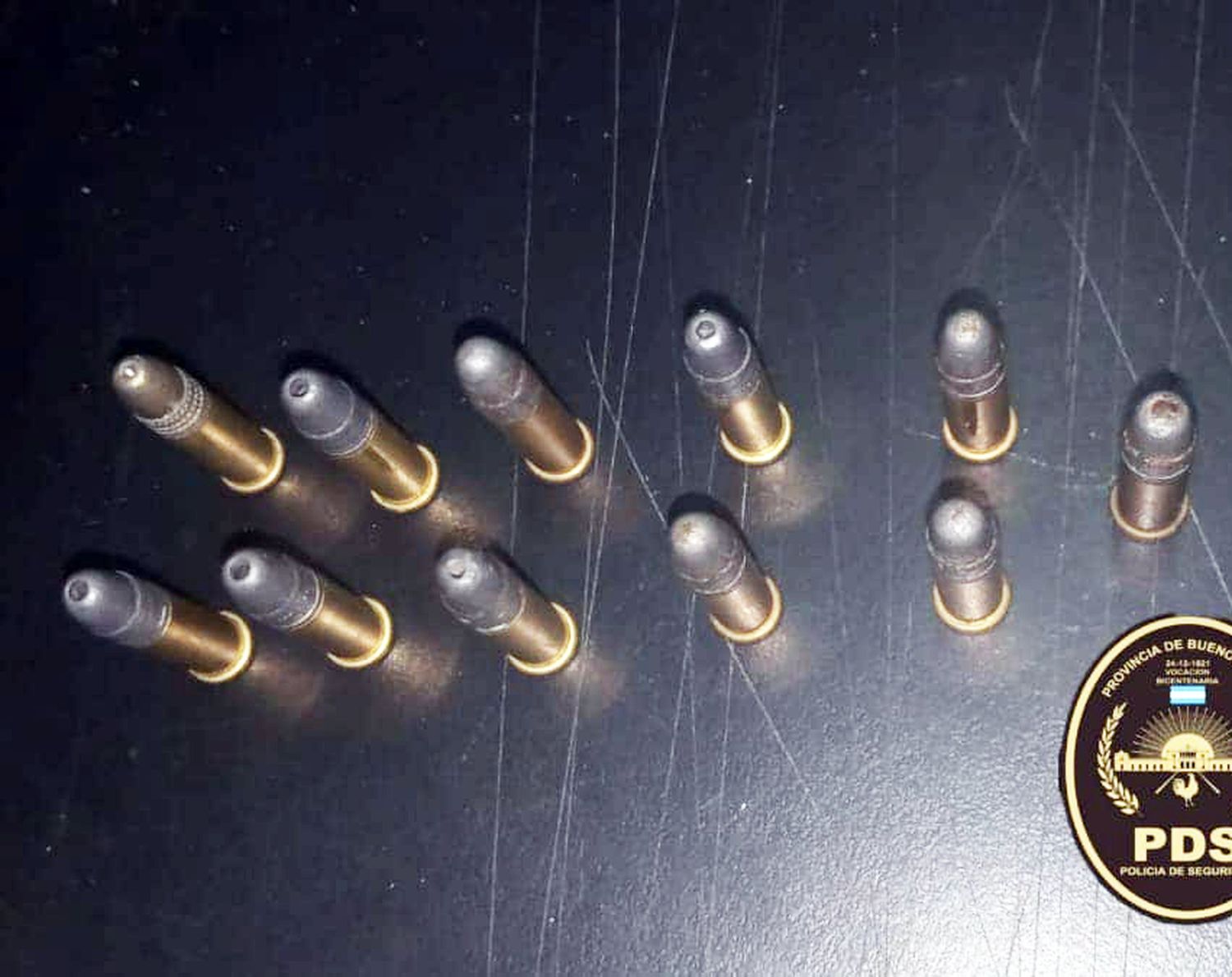 Incautados. Los cartuchos de un calibre 22 intactos