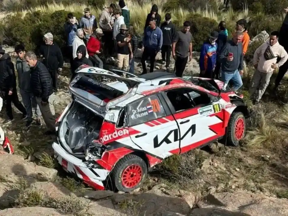 El espectador Brian Ezequiel Zárate González perdió la vida en el Rally tras el accidente del auto de la dupla paraguaya. Foto: NA
