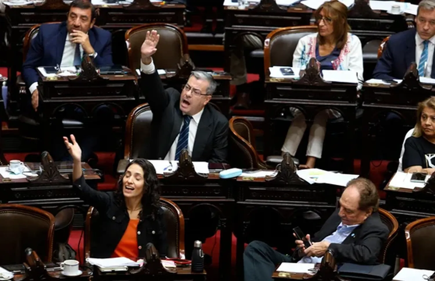 La oposición avanzó con dos temas incómodos para el Gobierno