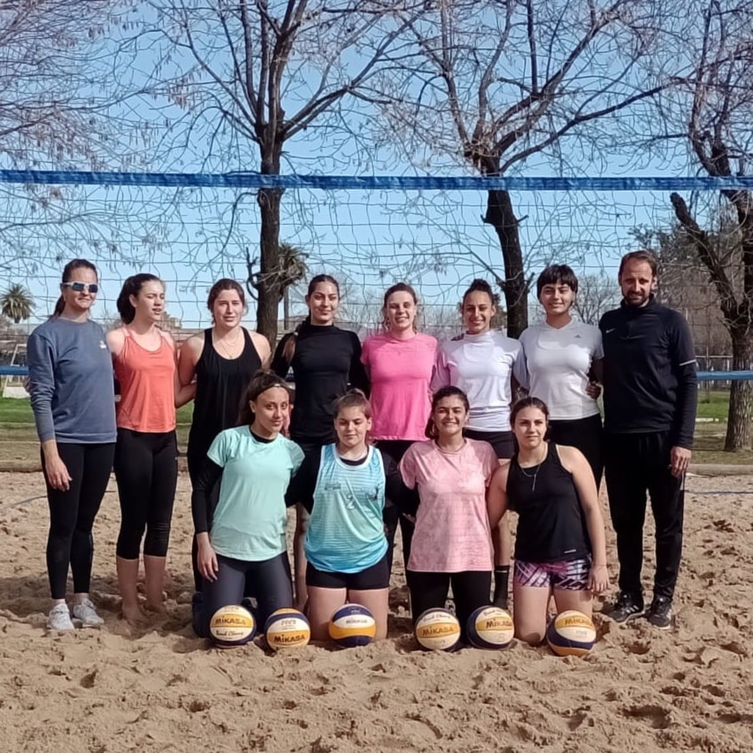 Este es el grupo que entrenó bajo las ordenes de Eva Gallay. Acompañó a la sesión de entrenamientos el Director de Deportes de la Municipalidad de Gualeguay, profesor Gonzalo Jacob.