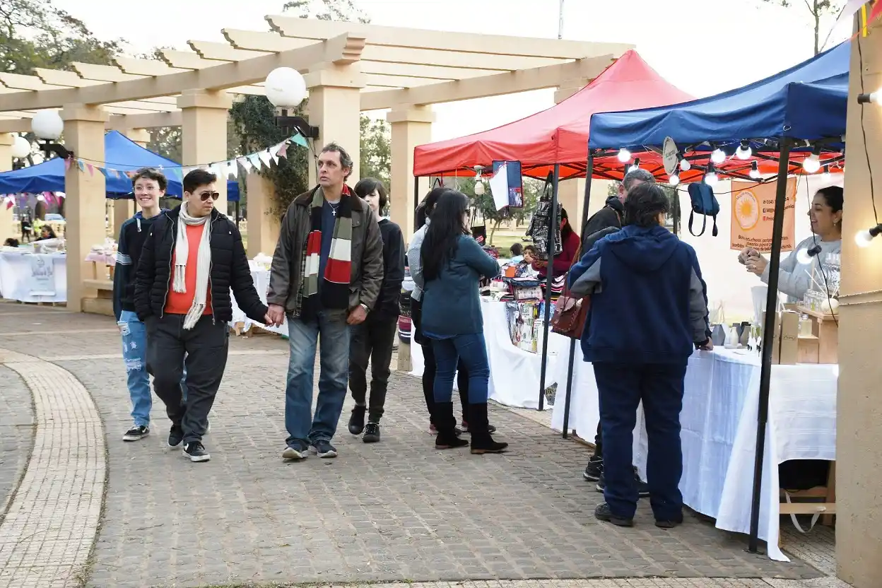 La “Feria Paseo Del Río” se suma a los festejos por el Día del Niño en la Costanera