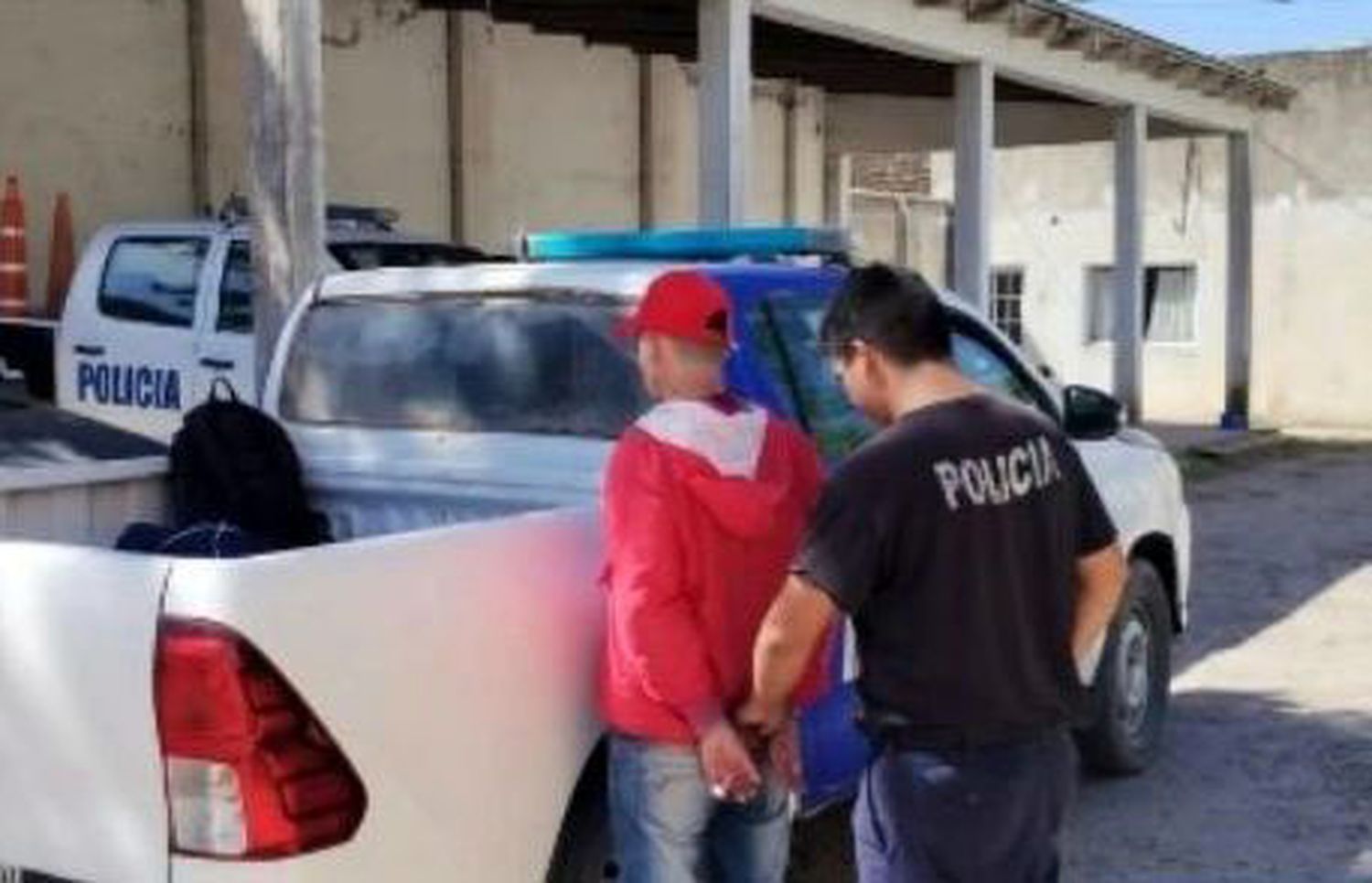 Golpeó a su expareja con “un palo” y provocó daños en una vivienda