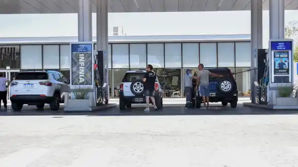 Las petroleras aumentaron los combustibles cerca del 27 %: se sumó YPF