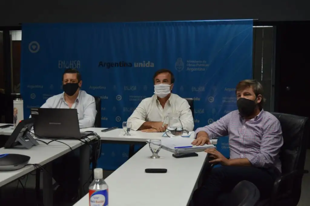 Iparraguirre anunció que el Enhosa  ejecutará una red de agua potable en La Movediza