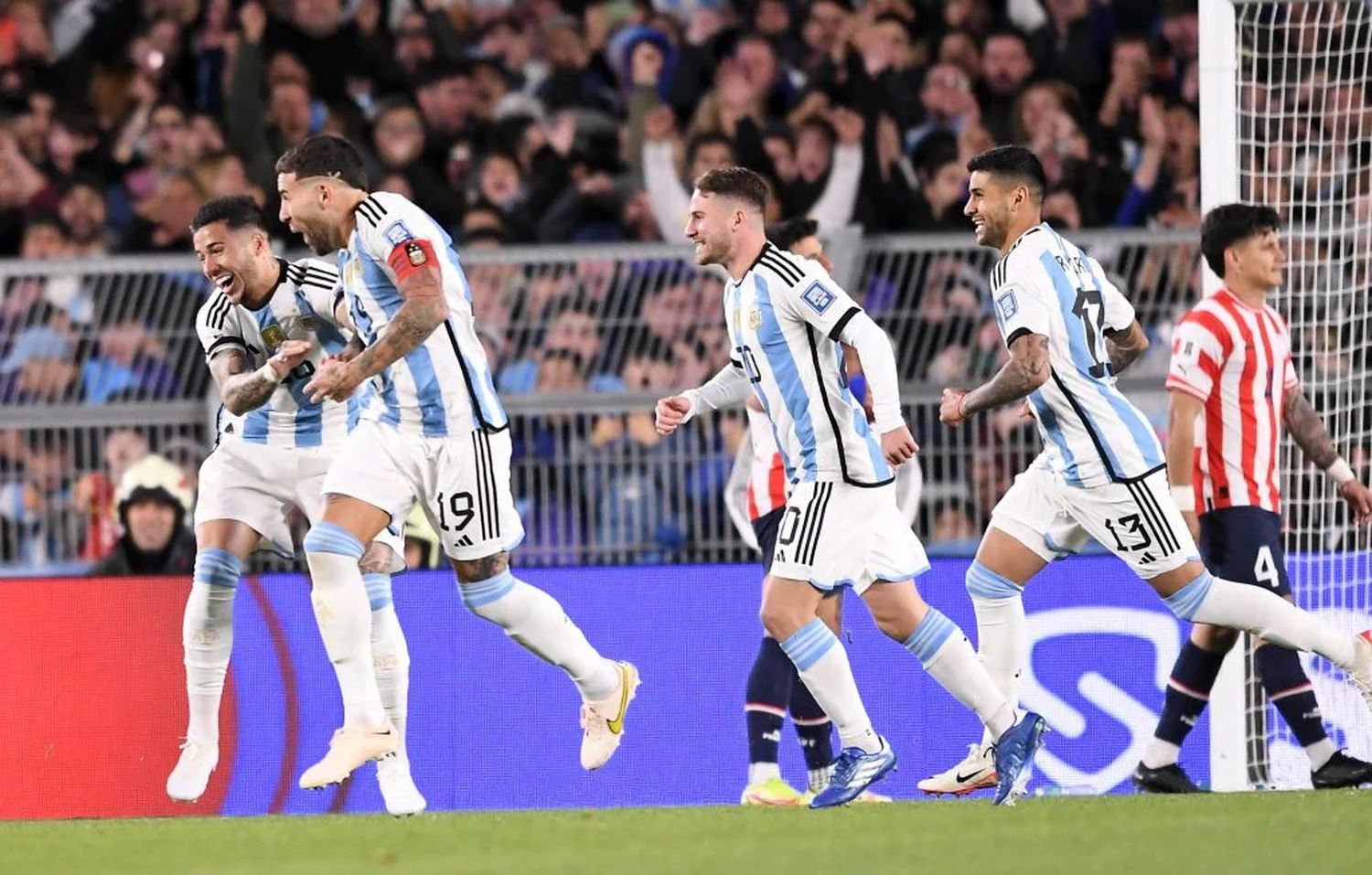 Con un golazo de Otamendi, Argentina venció a Paraguay