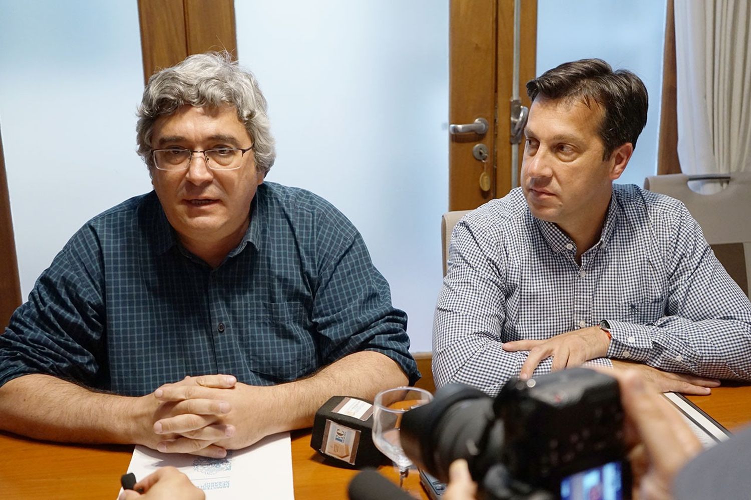 Javier Rodríguez junto a Arturo Rojas