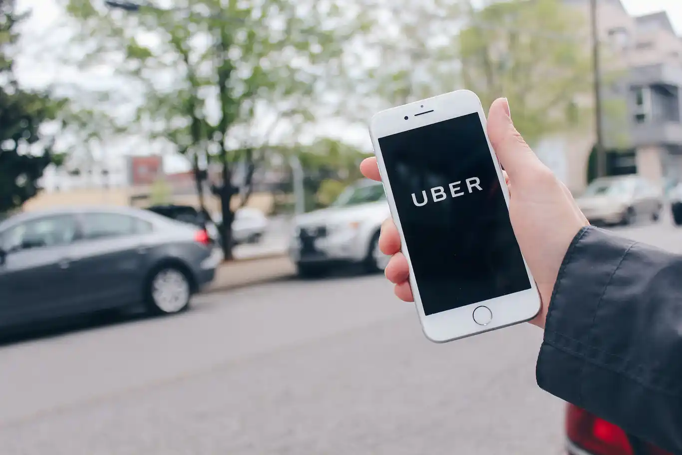 Uber solicita una regulación inclusiva para la actividad en la capital santafesina