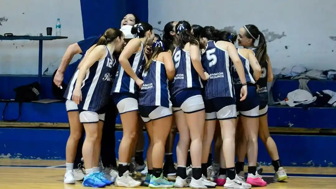 Plantel. De la U17, que nutre a la primera de Rivadavia en la Asociación Tresarroyense