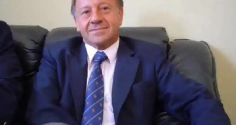 “¿Me va a dejar contestar?”