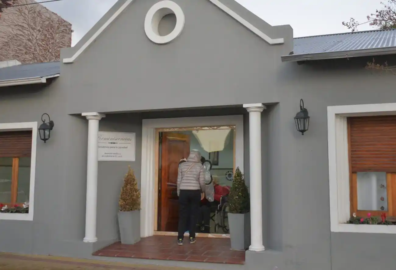 El geriátrico "de los abrazos" fue infraccionado por recibir visitas en Semana Santa 